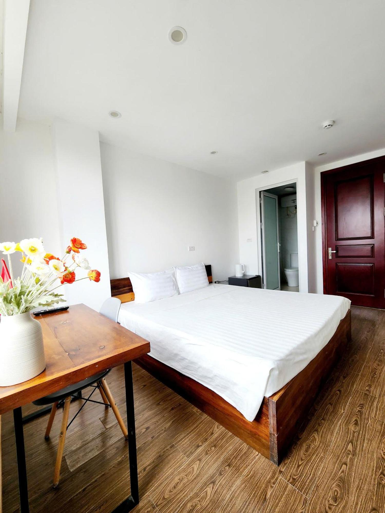 Lakeside House Hanoi Exterior photo