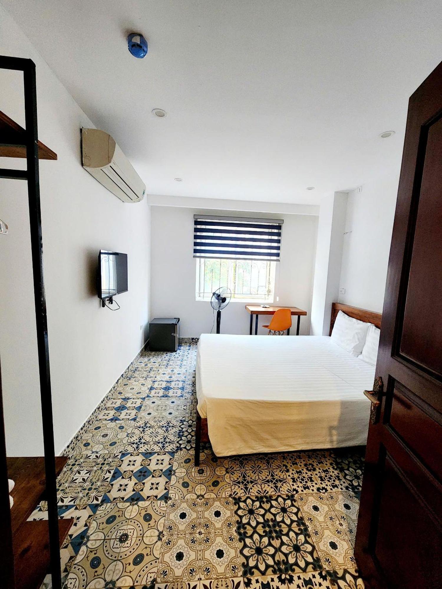 Lakeside House Hanoi Exterior photo