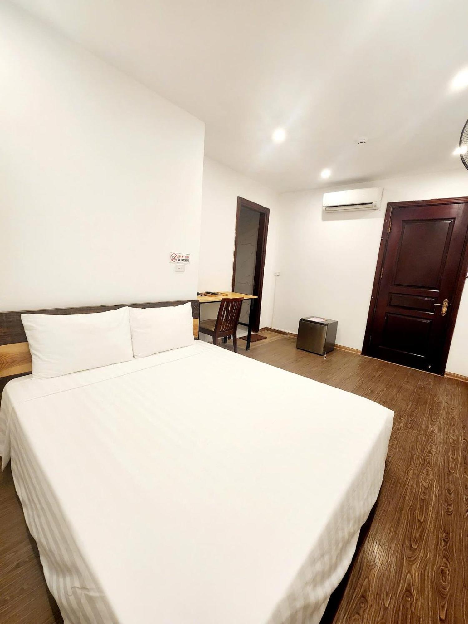 Lakeside House Hanoi Exterior photo