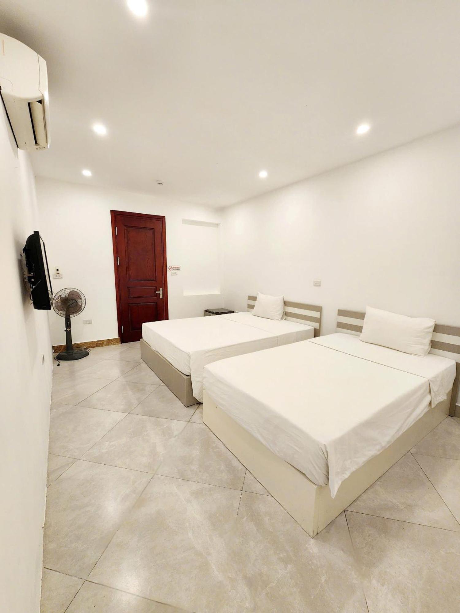 Lakeside House Hanoi Exterior photo