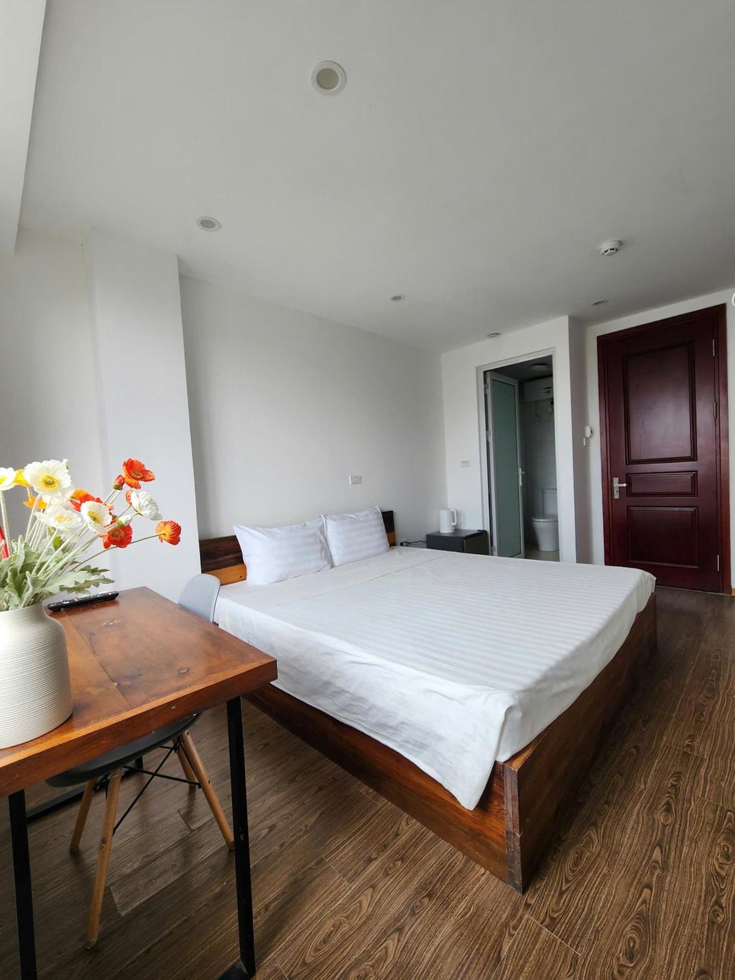 Lakeside House Hanoi Exterior photo
