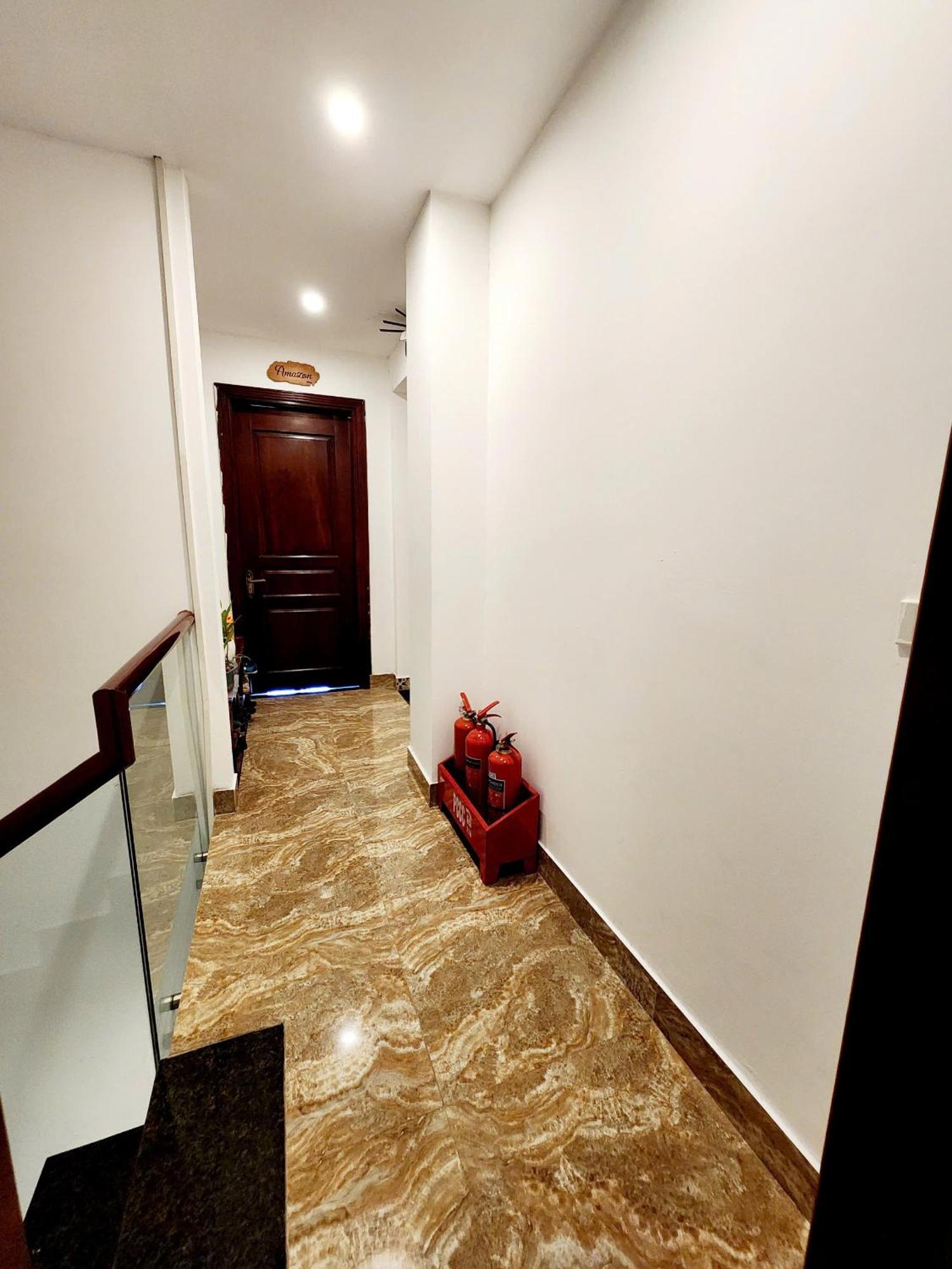 Lakeside House Hanoi Exterior photo