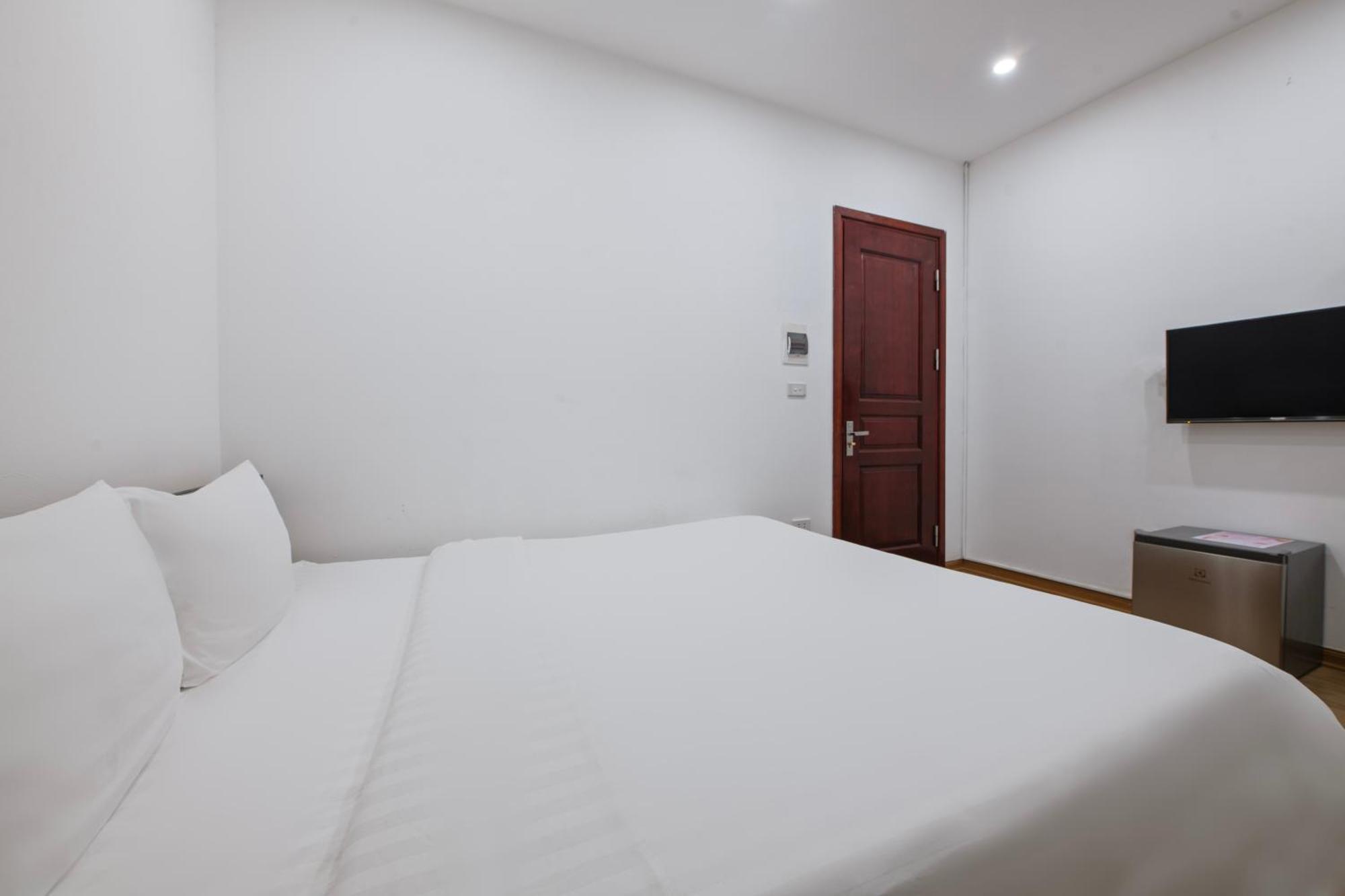 Lakeside House Hanoi Exterior photo