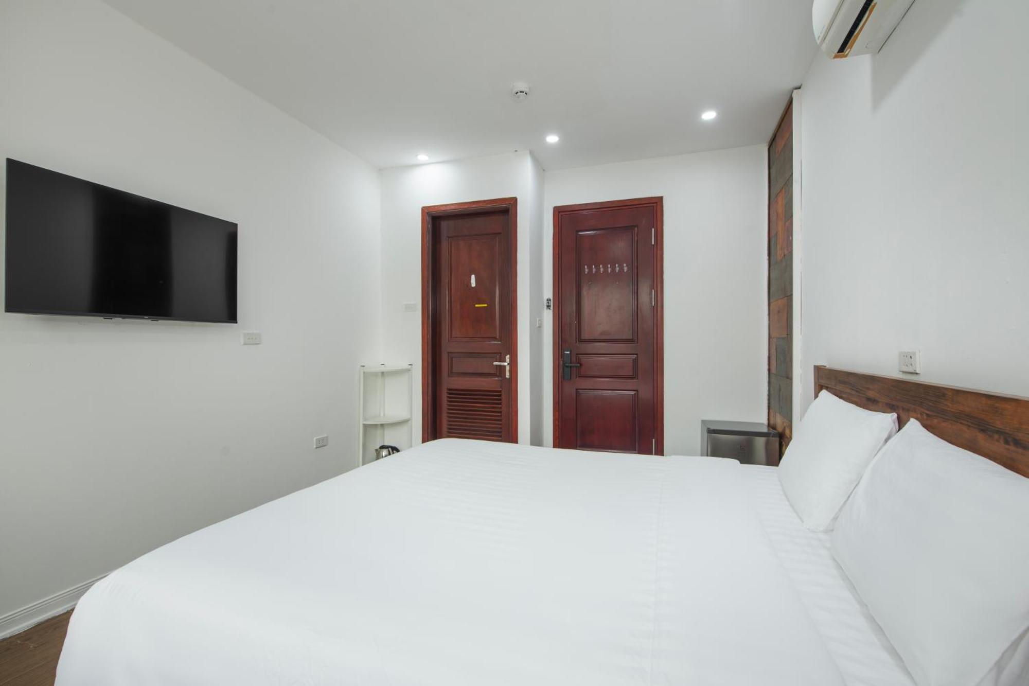 Lakeside House Hanoi Exterior photo